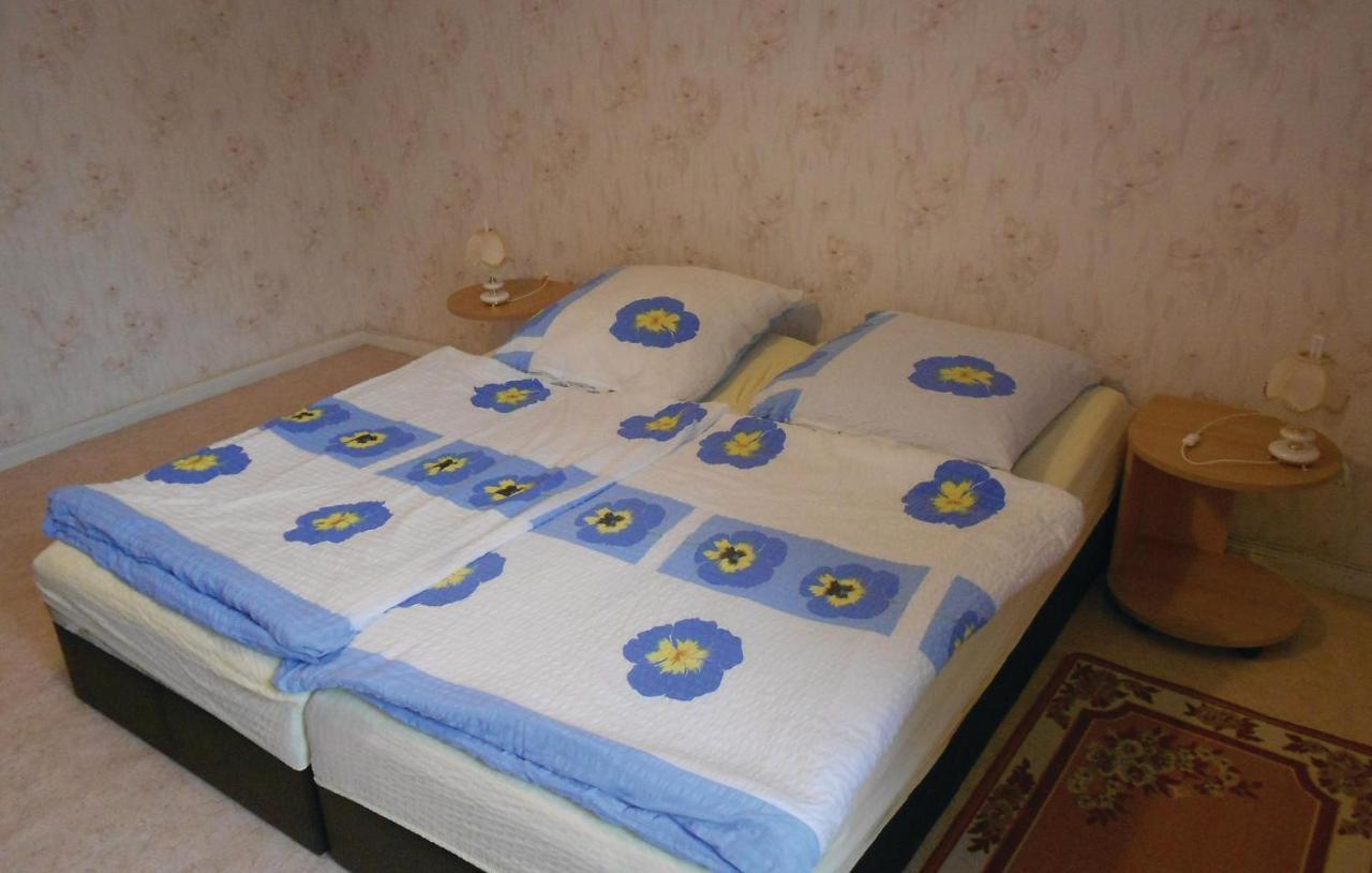 Lovely Apartment In Waren-Mueritz With Kitchen Zewnętrze zdjęcie